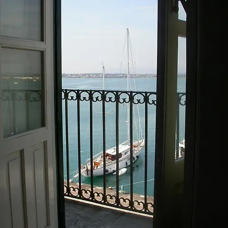 Ortigia Con Vista Da Giulio Syracuse